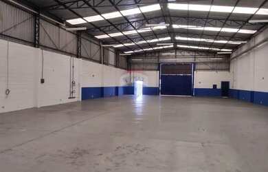 Imagem: O depósito possui 5 Vagas na garagem, 600m² de Área e está