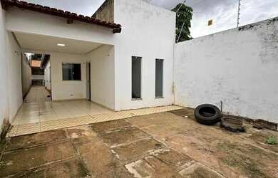 Imagem: A casa à venda possui 2 Dormitórios, 1 Banheiro e 300m² de
