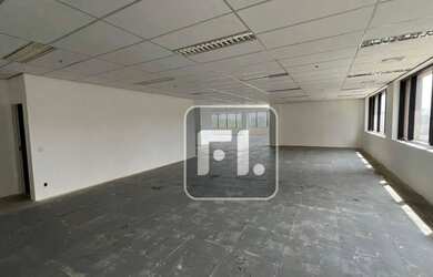 Imagem: O depósito para alugar possui 5 Vagas na garagem e 1015m²