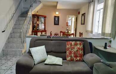 Imagem: A casa possui 2 Dormitórios, 2 Banheiros, 2 Vagas na garagem