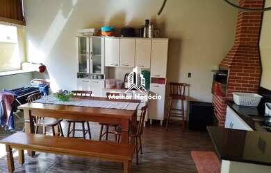 Imagem: A casa possui 2 Dormitórios, 2 Banheiros, 2 Vagas na garagem