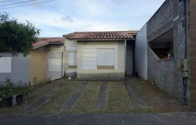 Imagem: A casa em condomínio para alugar possui 3 Dormitórios, 1 Banheiro