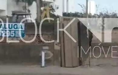 Imagem: O depósito possui 5 Vagas na garagem, 2.200m² de Área e