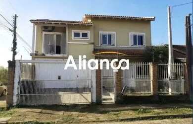 Imagem: A casa possui 4 Dormitórios, 2 Banheiros, 2 Vagas na garagem