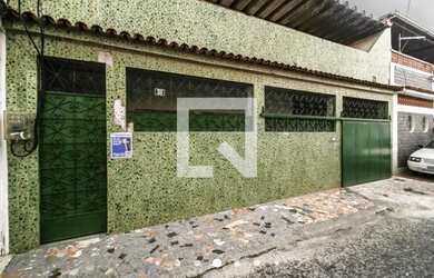 Imagem: A casa possui 3 Dormitórios, 2 Banheiros, 1 Vaga na garagem