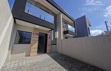 Imagem: A casa possui 3 Dormitórios, 4 Banheiros, 1 Vaga na garagem