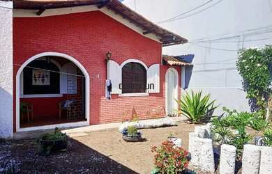 Imagem: A casa possui 3 Dormitórios, 3 Banheiros, 2 Vagas na garagem