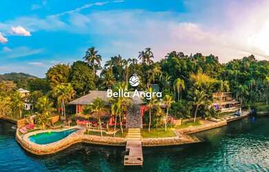 Imagem: A casa possui 5 Dormitórios, 5 Banheiros, 1000m² de Área