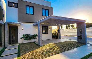 Imagem: A casa em condomínio possui 4 Dormitórios, 5 Banheiros, 2.000m²