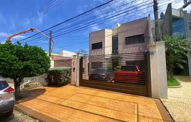 Imagem: O depósito possui 2 Vagas na garagem e 200m² de Área e está