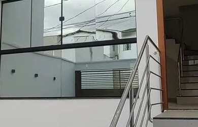 Imagem: A casa possui 3 Dormitórios, 3 Banheiros, 1 Vaga na garagem