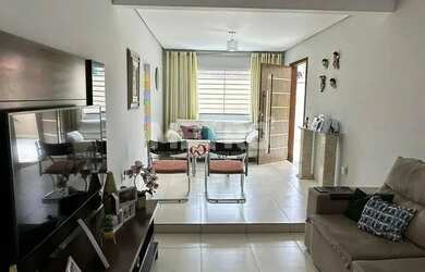 Imagem: A casa possui 3 Dormitórios, 2 Banheiros, 210m² de Área e