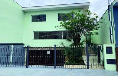 Imagem: O depósito possui 5 Vagas na garagem e 330m² de Área e está