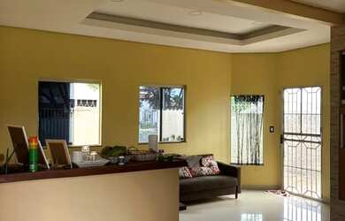 Imagem: A casa possui 3 Dormitórios, 2 Banheiros, 4 Vagas na garagem