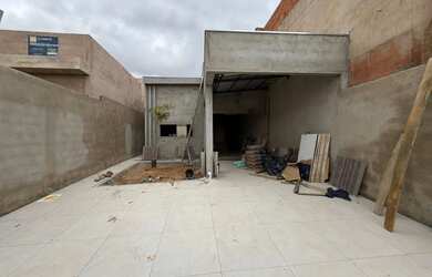 Imagem: A casa possui 3 Dormitórios, 2 Banheiros e 110m² de Área