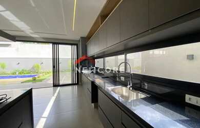 Imagem: A casa em condomínio à venda possui 4 Dormitórios, 5 Banheiros