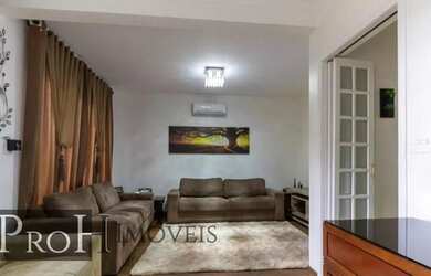 Imagem: A casa possui 4 Dormitórios, 5 Banheiros, 5 Vagas na garagem