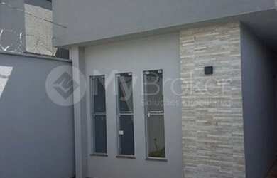 Imagem: A casa possui 2 Dormitórios, 2 Banheiros, 1 Vaga na garagem