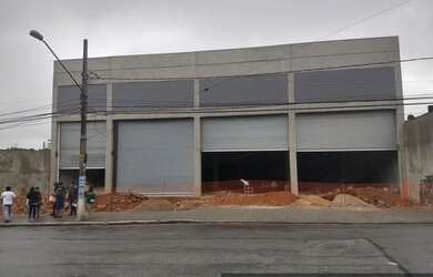 Imagem: O depósito possui 5 Vagas na garagem e 1293m² de Área e está