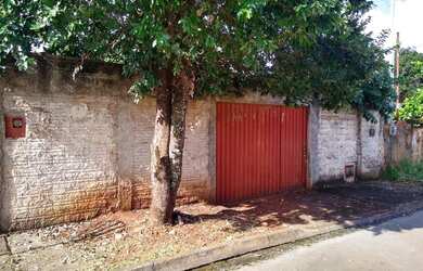 Imagem: A casa possui 2 Dormitórios, 1 Banheiro, 5 Vagas na garagem