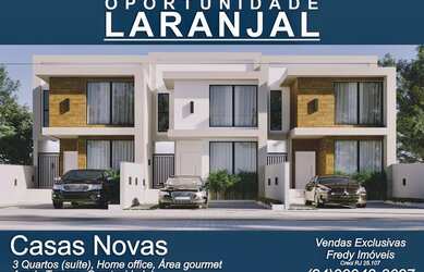 Imagem: A casa possui 3 Dormitórios, 3 Banheiros, 2 Vagas na garagem