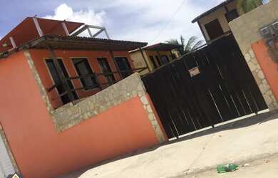 Imagem: A casa à venda possui 2 Dormitórios, 1 Banheiro, 1 Vaga na