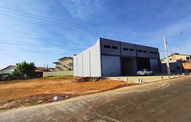 Imagem 3: Galpão/Depósito/Armazém para venda tem 240 metros quadrados