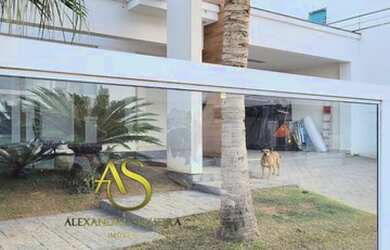 Imagem: A casa possui 3 Dormitórios, 3 Banheiros, 2 Vagas na garagem