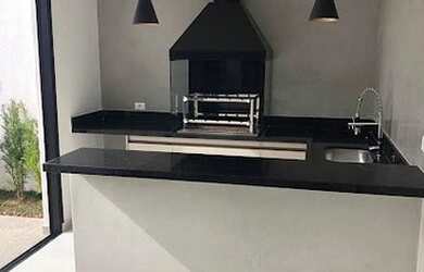 Imagem: A casa em condomínio possui 3 Dormitórios, 3 Banheiros, 2