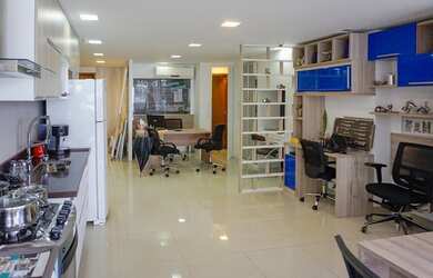 Imagem: O depósito possui 2 Vagas na garagem, 178m² de Área e está