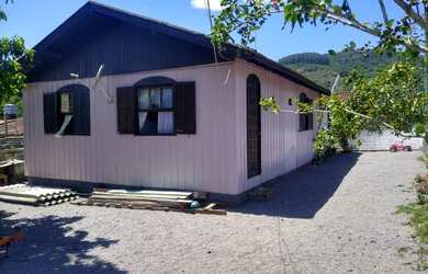 Imagem: A casa possui 3 Dormitórios, 1 Banheiro, 63m² de Área e