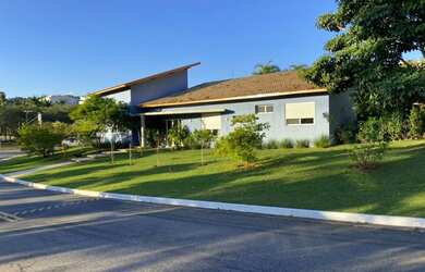 Imagem: A casa em condomínio possui 4 Dormitórios, 5 Banheiros, 2