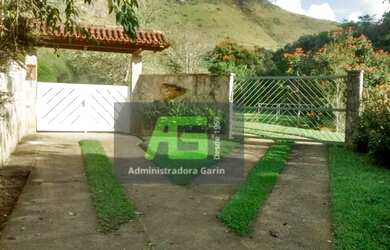 Imagem: A casa possui 5 Dormitórios, 2 Banheiros, 3 Vagas na garagem