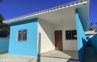 Imagem: A casa possui 2 Dormitórios, 2 Banheiros, 2 Vagas na garagem