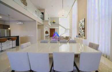 Imagem: A casa em condomínio possui 4 Dormitórios, 5 Banheiros, 4