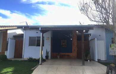 Imagem: A casa possui 2 Dormitórios, 1 Banheiro, 1 Vaga na garagem