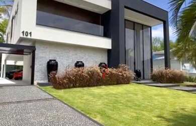 Imagem: A casa em condomínio possui 5 Dormitórios, 5 Banheiros, 5