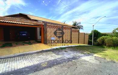 Imagem: A casa em condomínio possui 3 Dormitórios, 3 Banheiros, 3