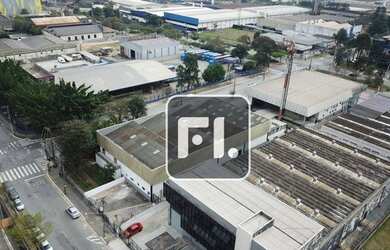 Imagem: O depósito possui 5 Vagas na garagem e 1500m² de Área e está