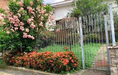 Imagem: O depósito possui 5 Vagas na garagem, 232m² de Área e está