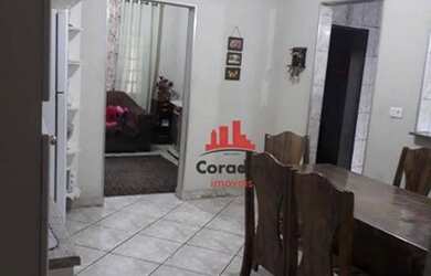 Imagem: A casa possui 2 Dormitórios, 1 Banheiro, 2 Vagas na garagem