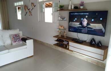 Imagem: A casa em condomínio possui 4 Dormitórios, 3 Banheiros, 5