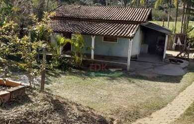 Imagem: A chácara possui 1.000m² de Área, Área de serviço e está