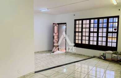 Imagem: A casa possui 4 Dormitórios, 4 Banheiros, 2 Vagas na garagem