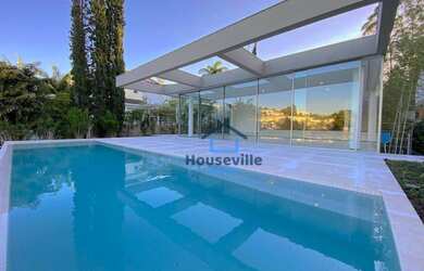 Imagem: A casa em condomínio possui 5 Dormitórios, 5 Banheiros, 4