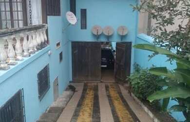 Imagem: A casa possui 4 Dormitórios, 4 Banheiros, 3 Vagas na garagem