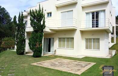 Imagem: A casa possui 3 Dormitórios, 5 Banheiros, 5 Vagas na garagem