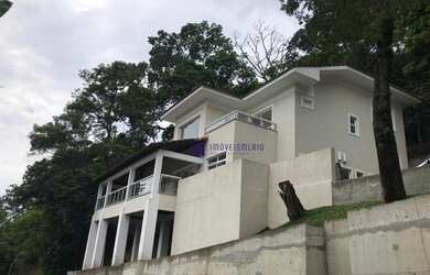 Imagem: A casa em condomínio possui 4 Dormitórios, 5 Banheiros, 5