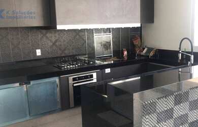 Imagem: A casa em condomínio possui 4 Dormitórios, 5 Banheiros, 4