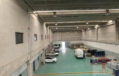 Imagem: O depósito possui 5 Vagas na garagem, 2.460m² de Área e